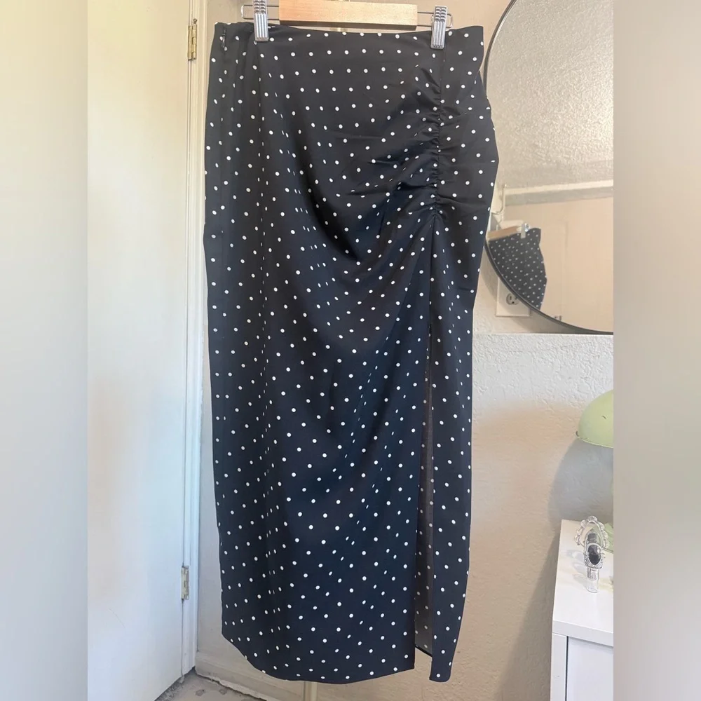 NWOT - Something Navy Rouched Midi Slip Skirt Black w. White Polka Dot - Size S